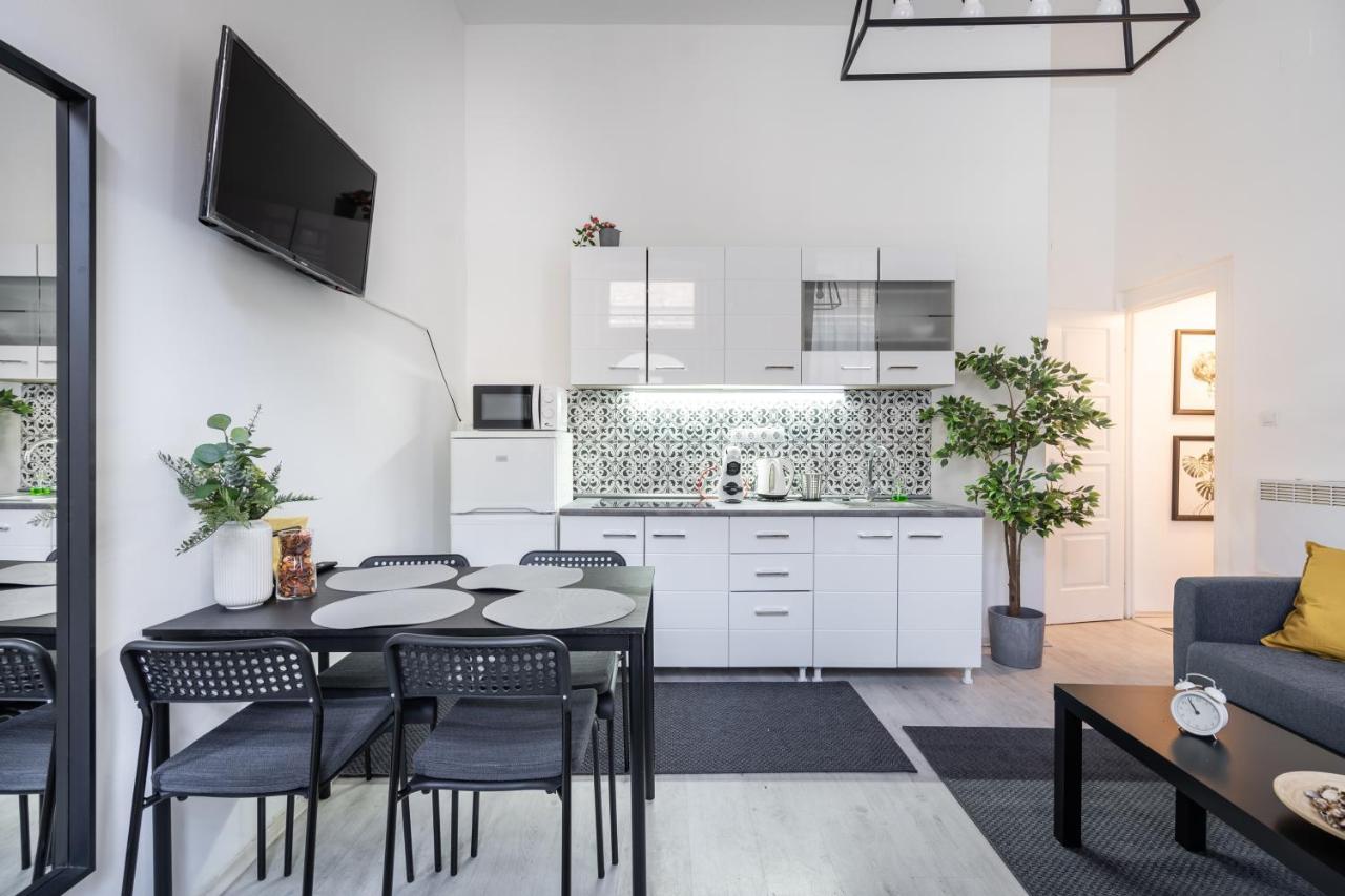 Bpr White Peony - 2 Bdr Central Apartment